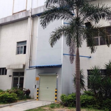 彩鋼板外圍直頂式升降機安裝案例