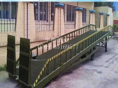 廠家直銷 廣東登車橋 非標(biāo)定做 東莞登車橋 移動(dòng)登車橋