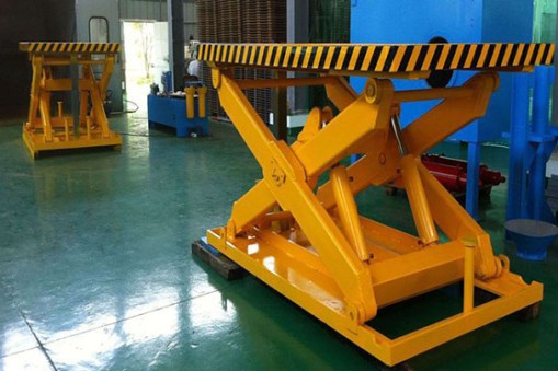 引起了液壓升降平臺振動動原因是什么？