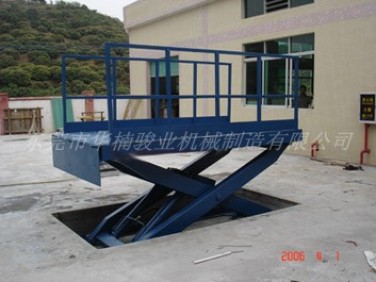 標(biāo)準(zhǔn)貨柜車升降平臺