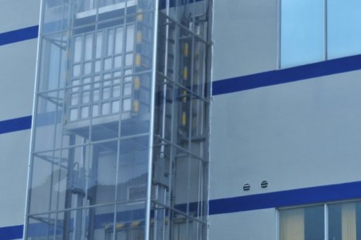 液壓升降機使用時提升緩慢的原因是什么？