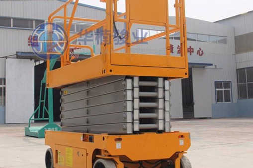 如何降低雨季對自行式升降機的影響