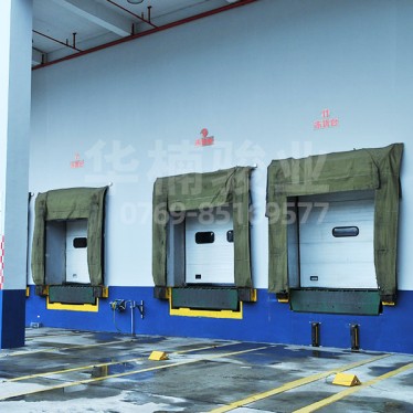 冷庫用登車橋案例-華楠駿業