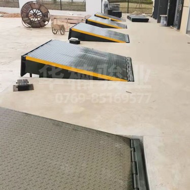 固定液壓登車橋案例-華楠駿業