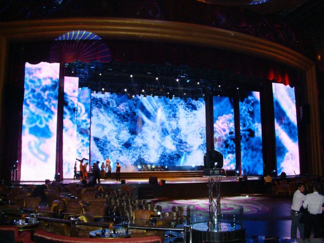 行走LED舞臺(tái)