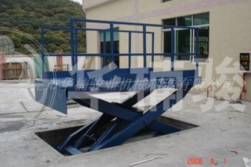 液壓升降平臺電機(jī)啟動(dòng)就跳閘是什么原因？