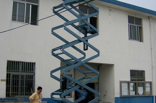 移動式升降機使用中晃動怎么辦?